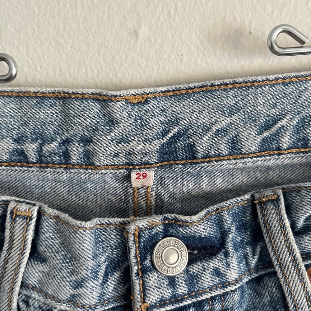 Levis - Picture 4 of 5